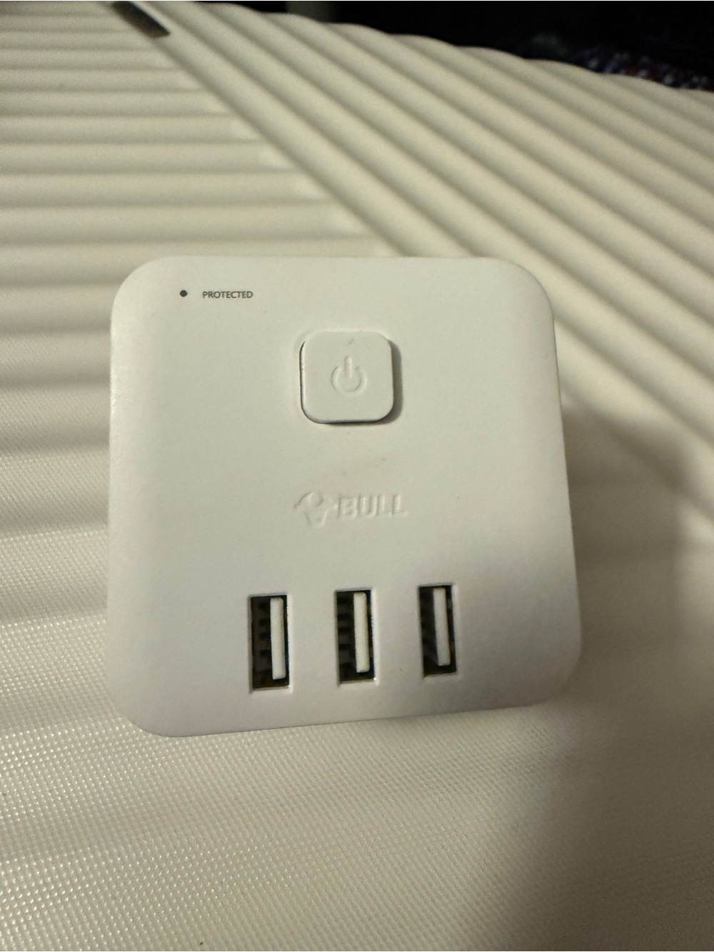Bull Magic Cube Surge Protector Model GN-USUS-UU1153 5ft charge station USB A